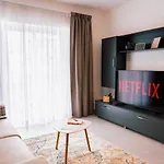 Modern In Malta's Charming Апартаменты Моста