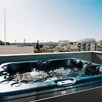 Modern In Malta's Charming Апартаменты