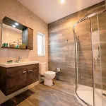 Modern In Malta's Charming Апартаменты Моста